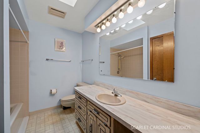 139 W Madison Street, Villa Park, IL 60181