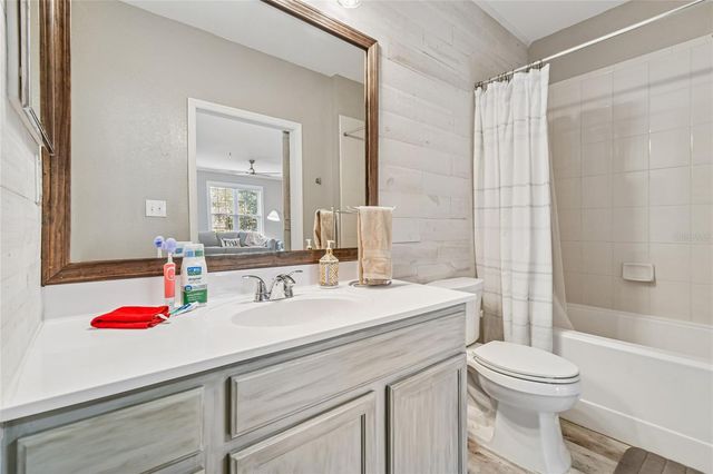 2405 COURTNEY MEADOWS COURT 202, Tampa, FL 33619