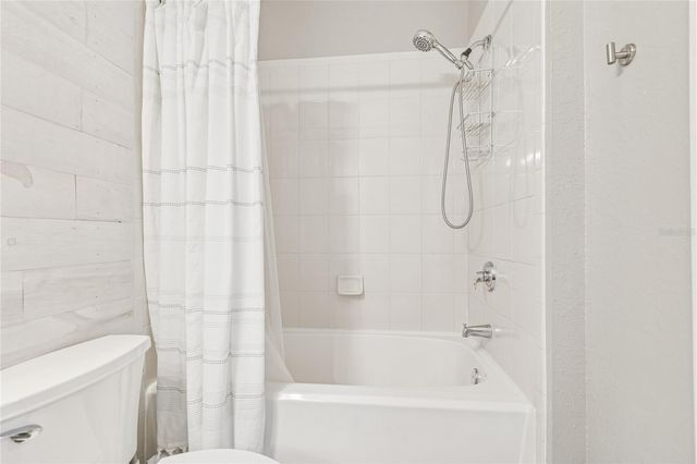 2405 COURTNEY MEADOWS COURT 202, Tampa, FL 33619