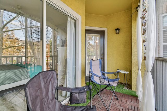 2405 COURTNEY MEADOWS COURT 202, Tampa, FL 33619