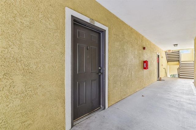 2405 COURTNEY MEADOWS COURT 202, Tampa, FL 33619