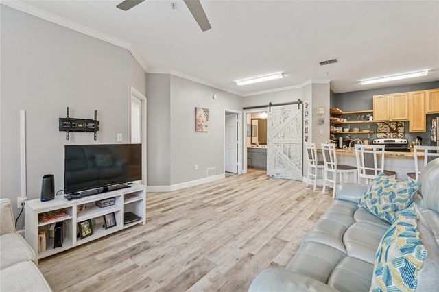 2405 COURTNEY MEADOWS COURT 202, Tampa, FL 33619