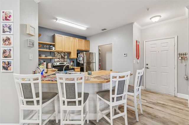 2405 COURTNEY MEADOWS COURT 202, Tampa, FL 33619