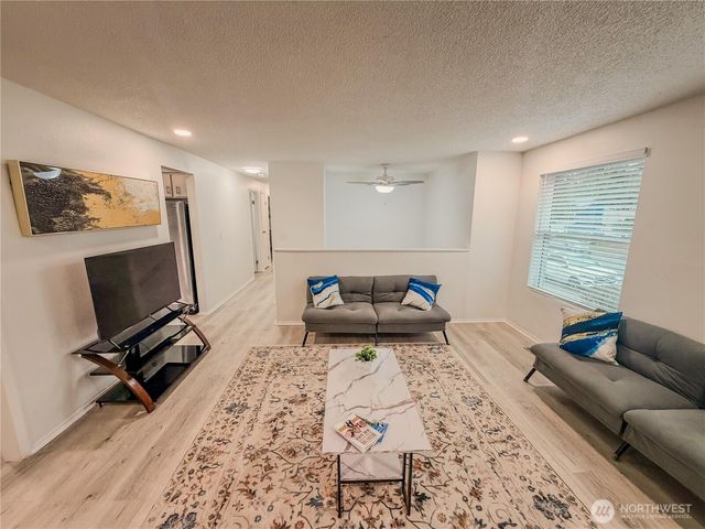 25304 146th Avenue SE, Kent, WA 98042