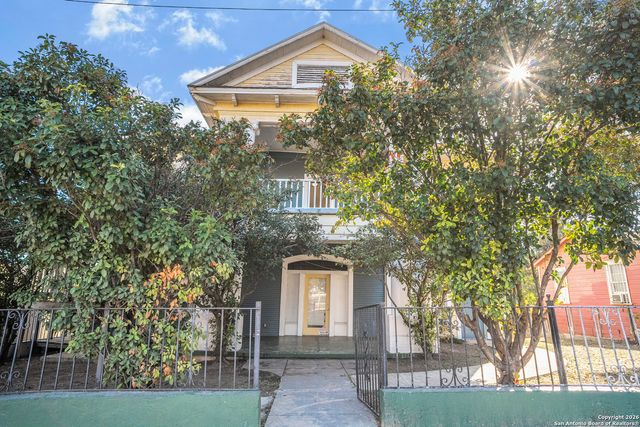 1110 W ASHBY PL, San Antonio, TX 78201