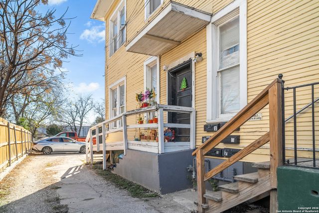 1110 W ASHBY PL, San Antonio, TX 78201