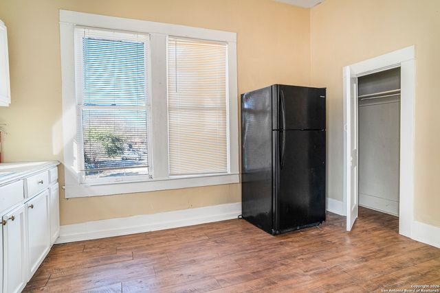 1110 W ASHBY PL, San Antonio, TX 78201