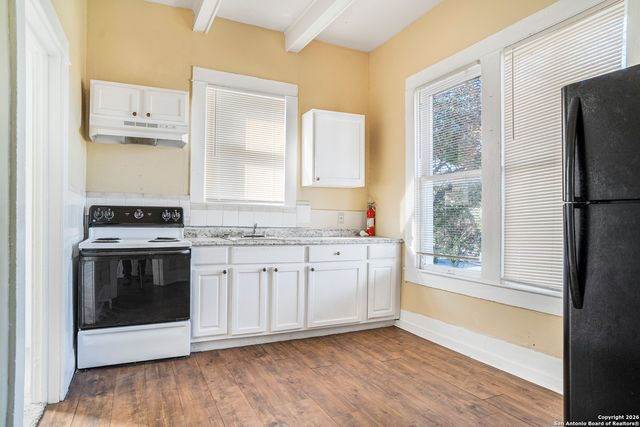 1110 W ASHBY PL, San Antonio, TX 78201