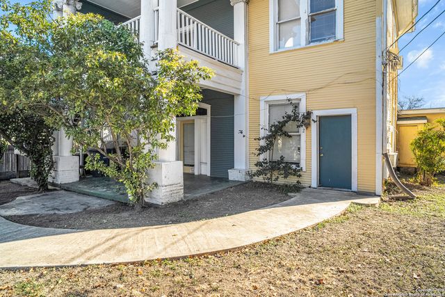 1110 W ASHBY PL, San Antonio, TX 78201