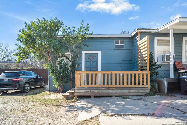 1110 W ASHBY PL, San Antonio, TX 78201