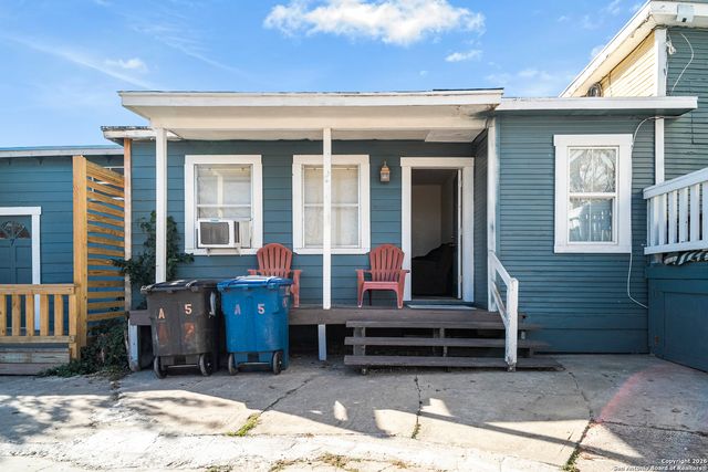 1110 W ASHBY PL, San Antonio, TX 78201