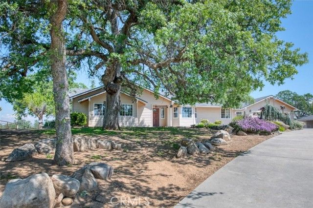 18486 Tollhouse Road, Clovis, CA 93619