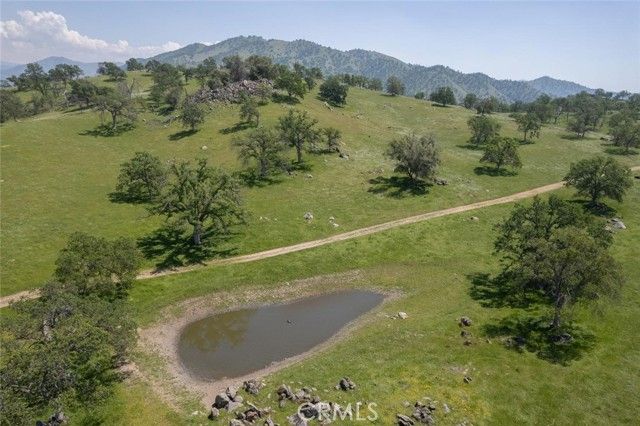 18486 Tollhouse Road, Clovis, CA 93619