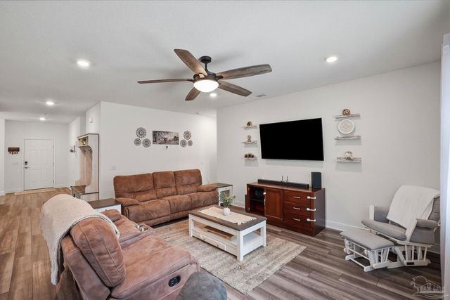 6203 Carson Dr, Milton, FL 32570