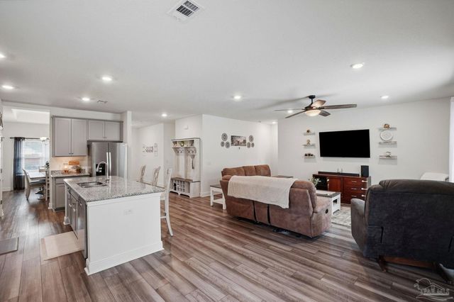 6203 Carson Dr, Milton, FL 32570