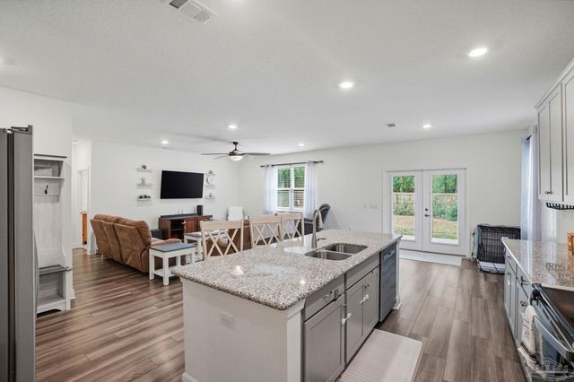 6203 Carson Dr, Milton, FL 32570