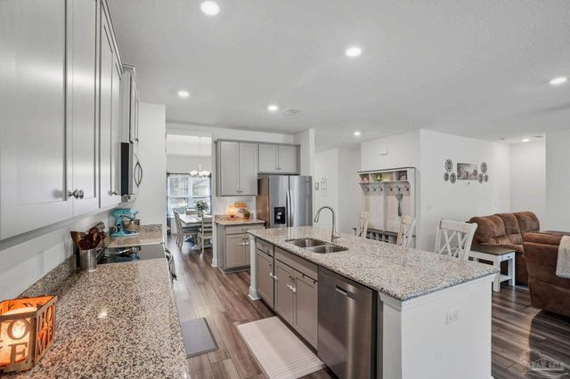 6203 Carson Dr, Milton, FL 32570