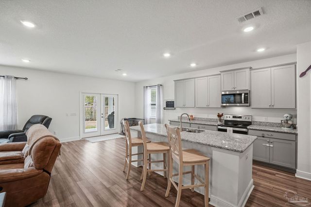 6203 Carson Dr, Milton, FL 32570