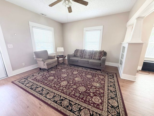 709 Cliff Dr, Augusta, KS 67010