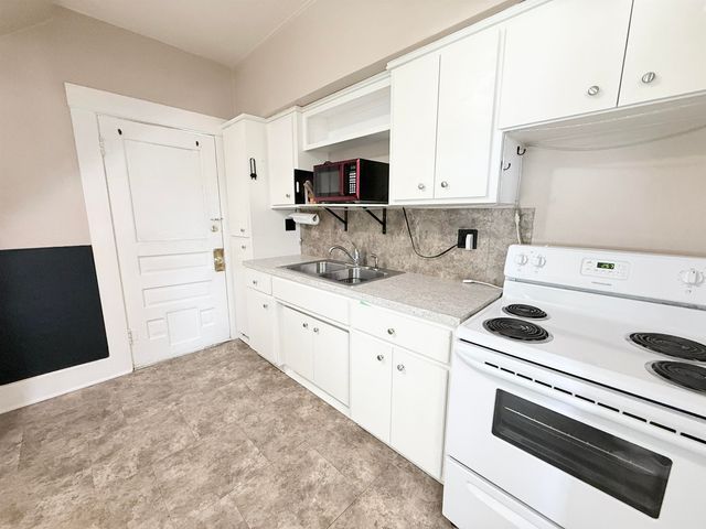 709 Cliff Dr, Augusta, KS 67010