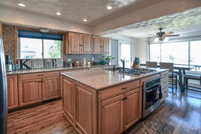 453 E Hahns Peak Ave, Pueblo West, CO 81007