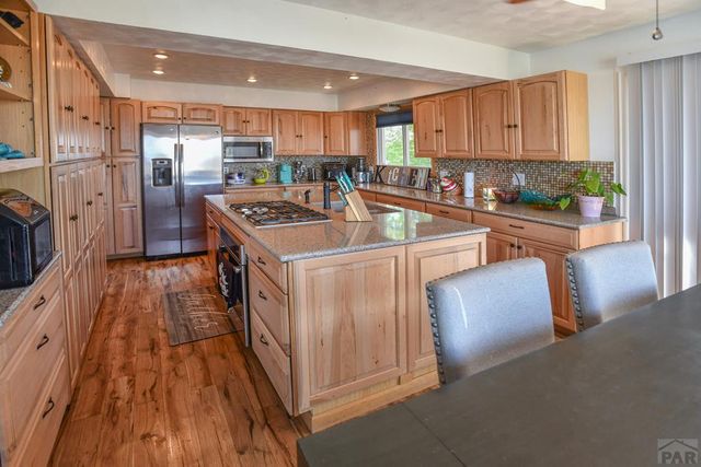 453 E Hahns Peak Ave, Pueblo West, CO 81007