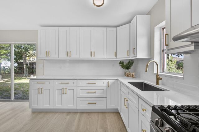 1933 Violet Avenue, West Palm Beach, FL 33415