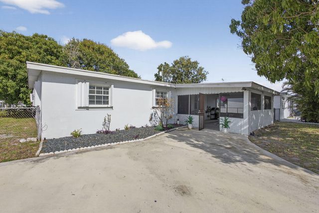 1933 Violet Avenue, West Palm Beach, FL 33415