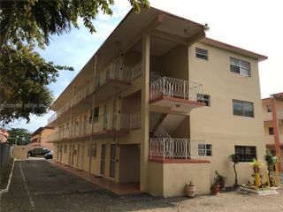 2441 NW 13 ST 77, Miami, FL 33125