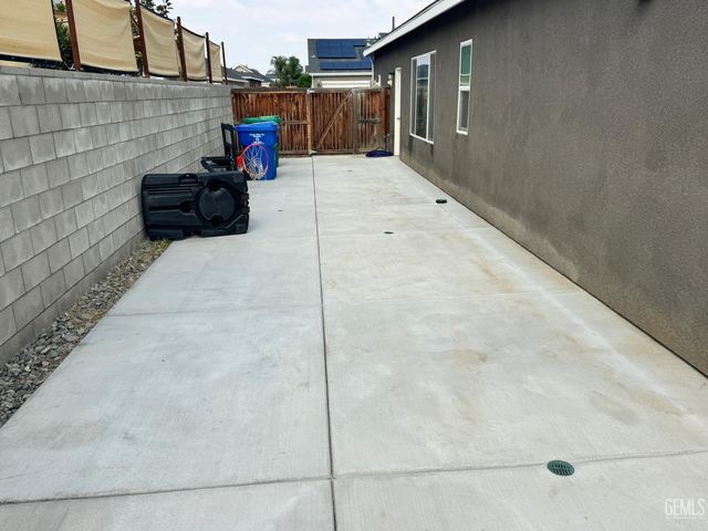 9803 Crystal Falls Lane, Shafter, CA 93263