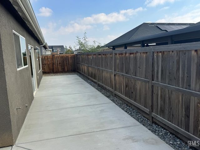 9803 Crystal Falls Lane, Shafter, CA 93263