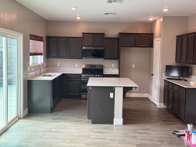 9803 Crystal Falls Lane, Shafter, CA 93263