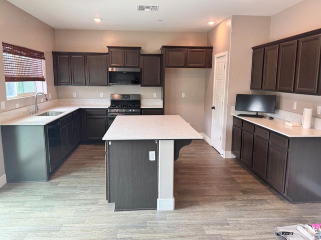 9803 Crystal Falls Lane, Shafter, CA 93263