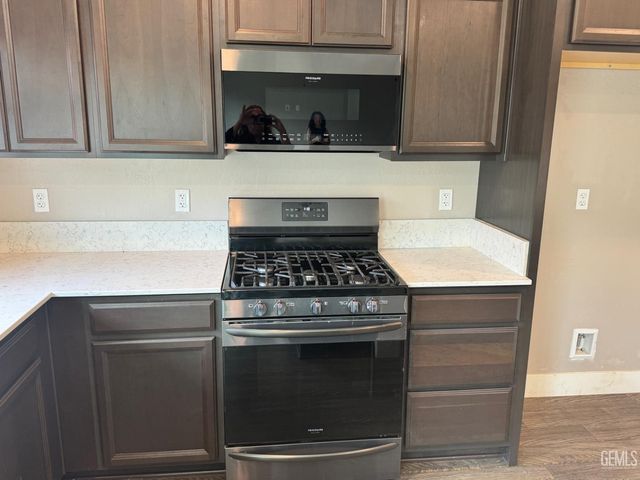 9803 Crystal Falls Lane, Shafter, CA 93263