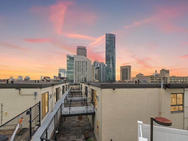 12 Stoneholm St 313, Boston, MA 02115