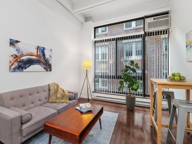 12 Stoneholm St 313, Boston, MA 02115