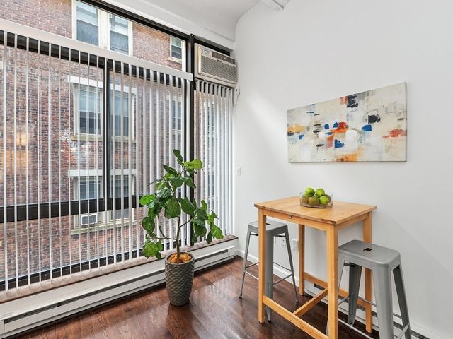 12 Stoneholm St 313, Boston, MA 02115