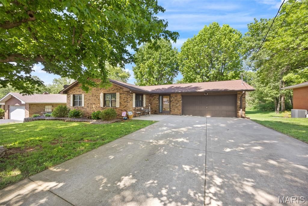 2103 Golfview Drive, Collinsville, IL 62234