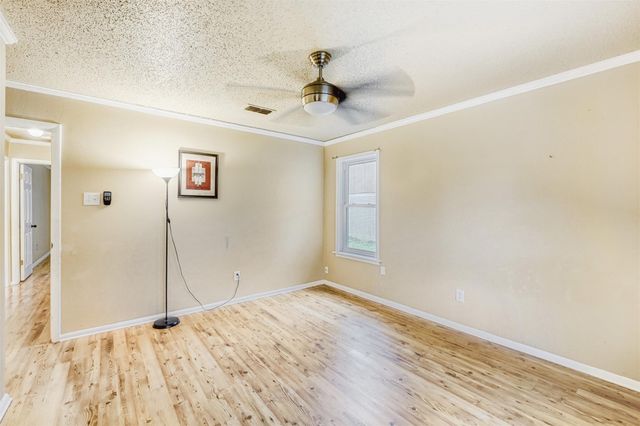 2114 Bel Air DR, Taylor, TX 76574