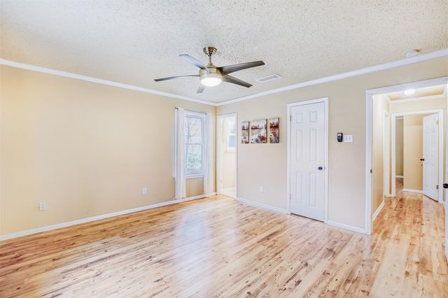 2114 Bel Air DR, Taylor, TX 76574