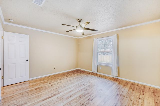 2114 Bel Air DR, Taylor, TX 76574