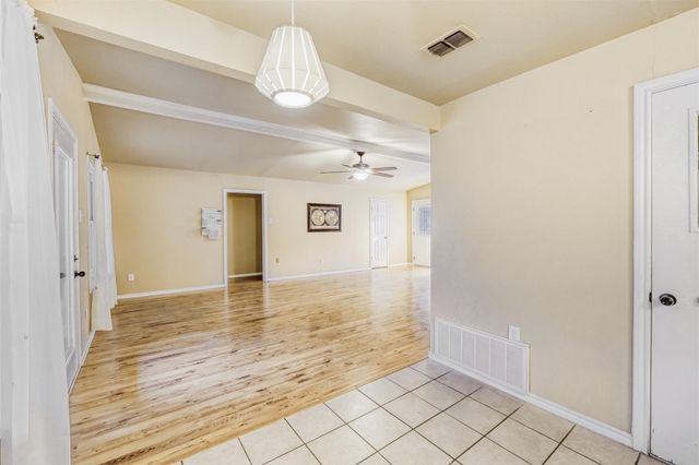 2114 Bel Air DR, Taylor, TX 76574