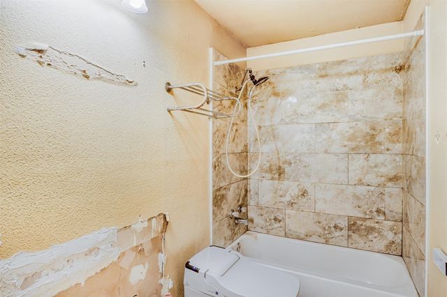 2114 Bel Air DR, Taylor, TX 76574