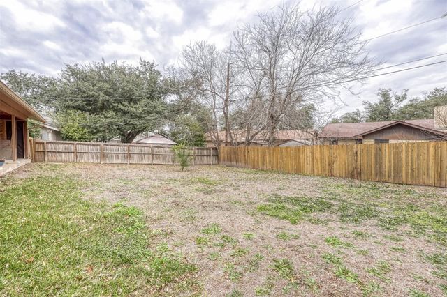 2114 Bel Air DR, Taylor, TX 76574