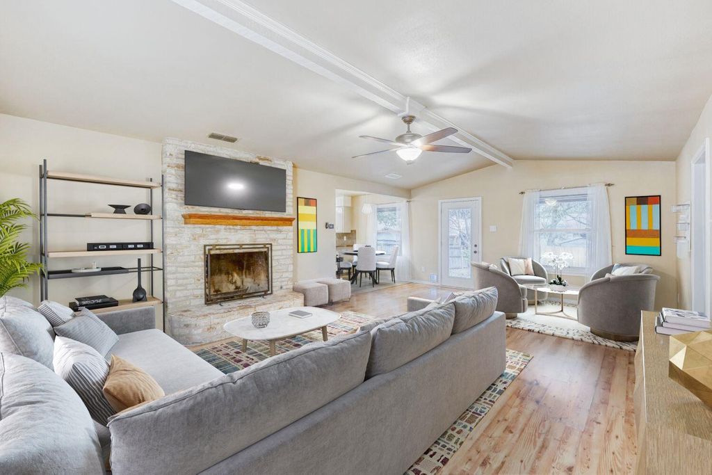 2114 Bel Air DR, Taylor, TX 76574