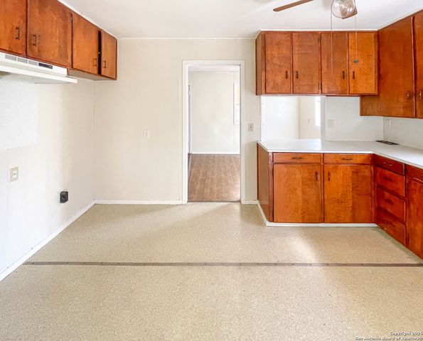 506 W Inez, Beeville, TX 78102