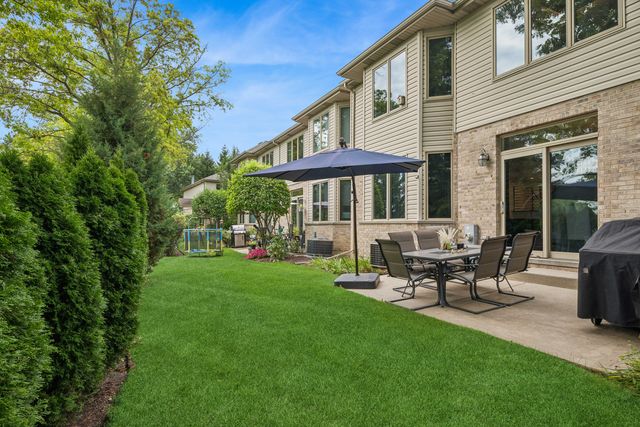 695 E Nerge Road, Roselle, IL 60172