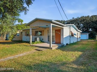 813 E 8th Avenue, New Smyrna Beach, FL 32169