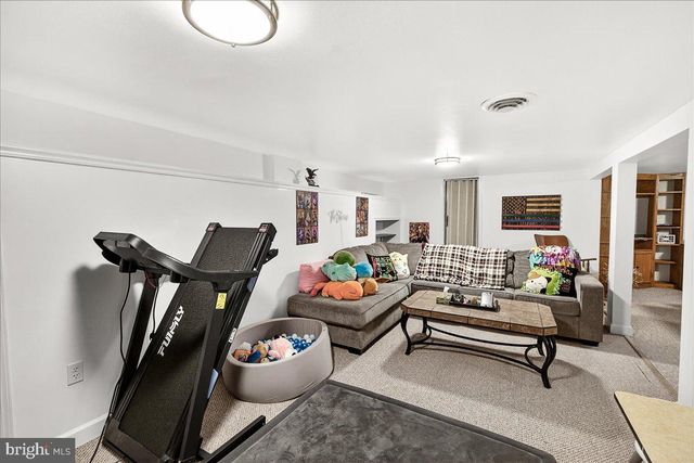 106 HARVARD RD, Hagerstown, MD 21742