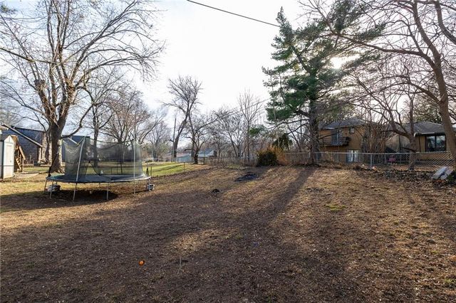 9118 Robinson Street, Overland Park, KS 66212